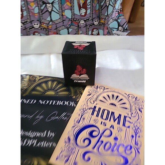 The Bookish Box Accessories 6pc Bundle T Shirt SZ. S – No Book Included - Picture 3 of 8